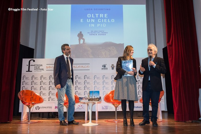 06 Foggia Film Festival 2018 Luca Sciortino Presentazione Libro OLTRE E UN CIELO IN PIU' A Sx Dalila Mancusi