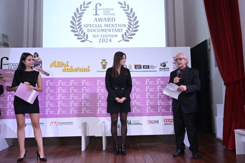 04i MENZIONE Al Doc DIPENDENZE NO GRAZIE Regia Federico Toscano (in Ph Federica Montesardi) 23nov357