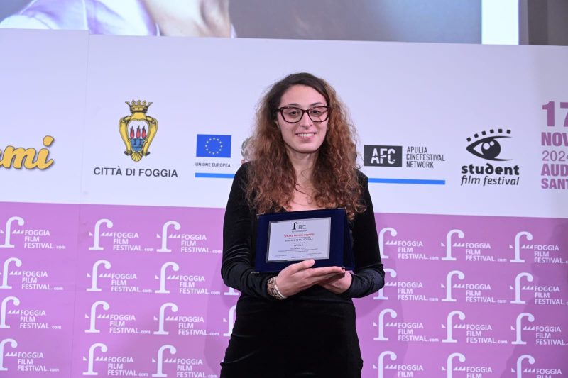06b AMINA Regia Serena Tondo Premio Ritirato Da Alessandra De Luca Della Giuria Popolare